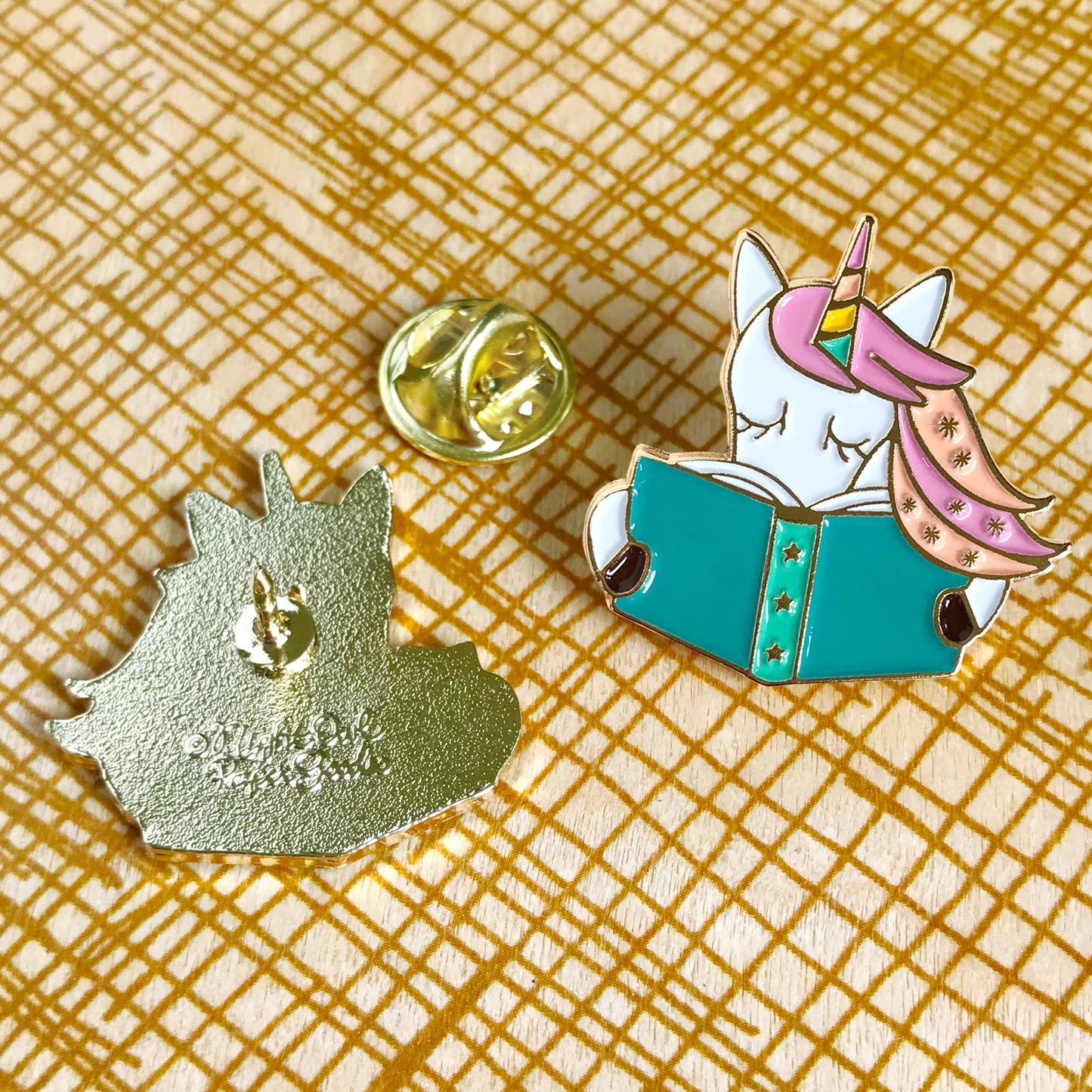 Reading Unicorn Gift Set - Bookmark & Enamel Pin